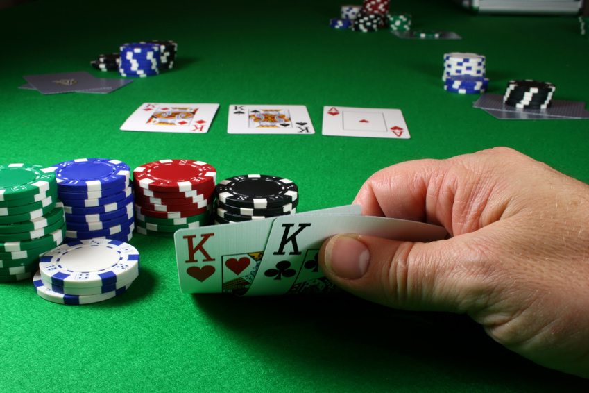 HOW TO WIN AT ONLINE POKER